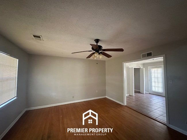 Building Photo - Move-In Ready 4 Bedroom Rental in 38134 - Hardwood Floors & Open Kitchen