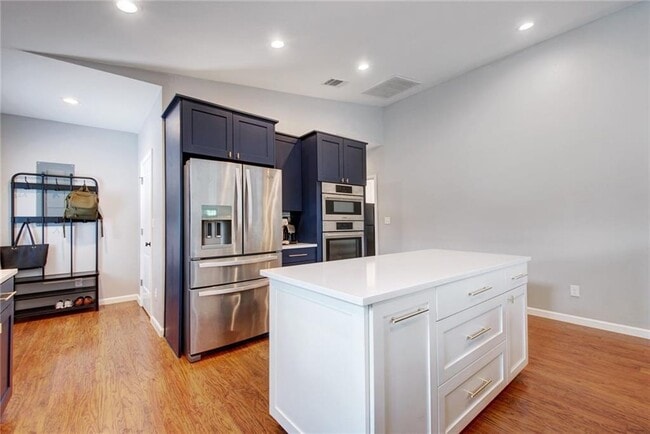 Building Photo - 2604 N Shields Dr