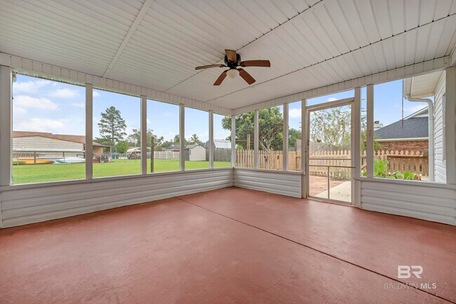 Building Photo - 9785 Terrace Dr