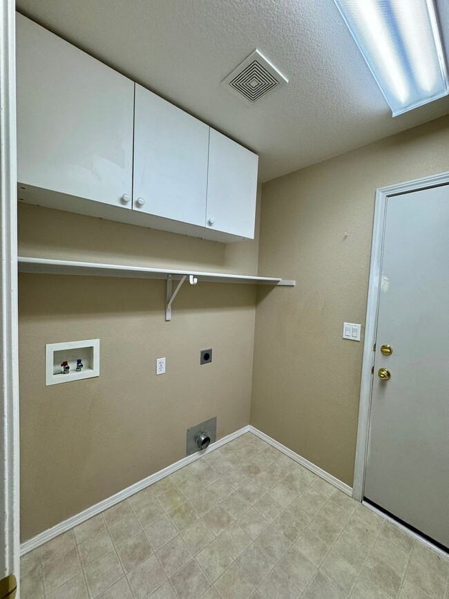 Building Photo - 1655 Talking Sparrow Dr