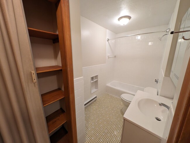 Building Photo - 1 bedroom Oak Terrace-Framingham