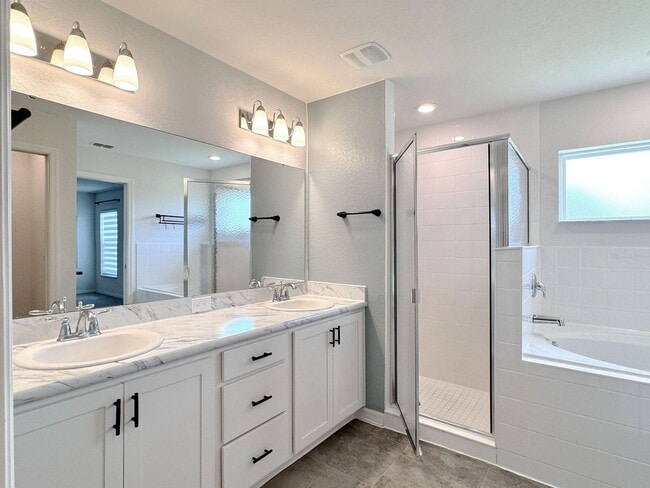 Building Photo - Beautiful 4-BR, 2-BA “Budget Friendly”– So...