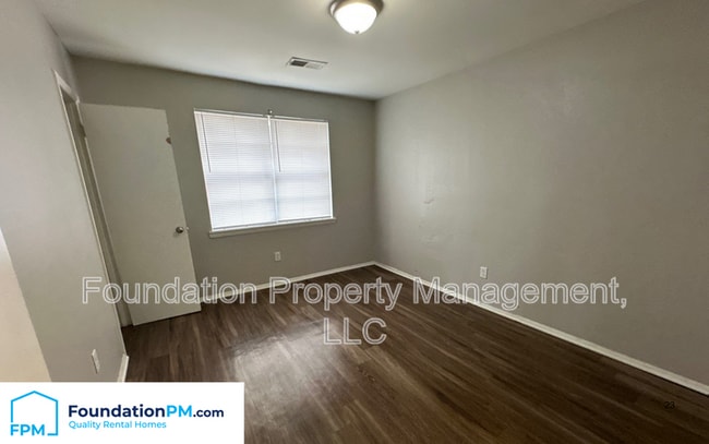 Building Photo - 1056 Hudson St