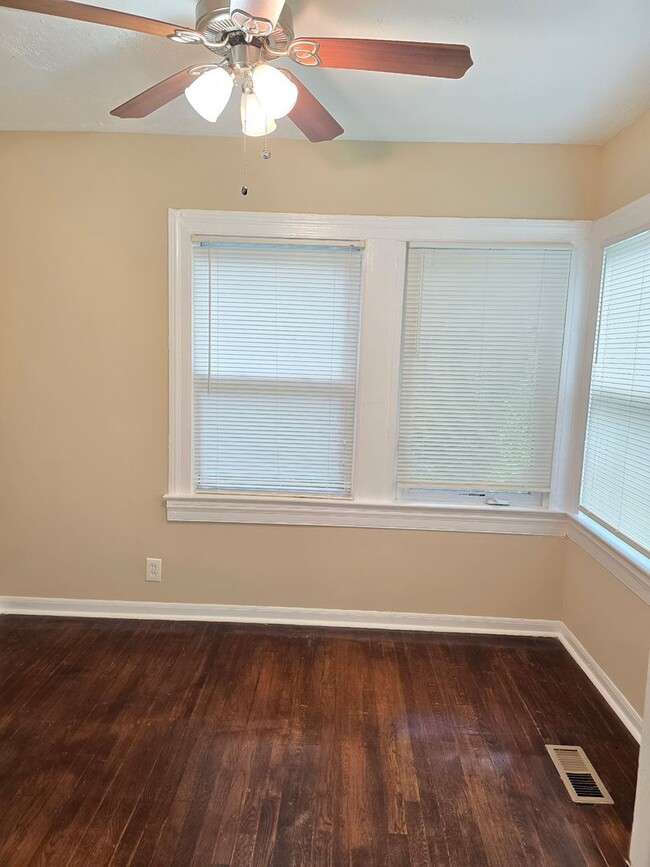 Building Photo - 583 Colonial Cir SE