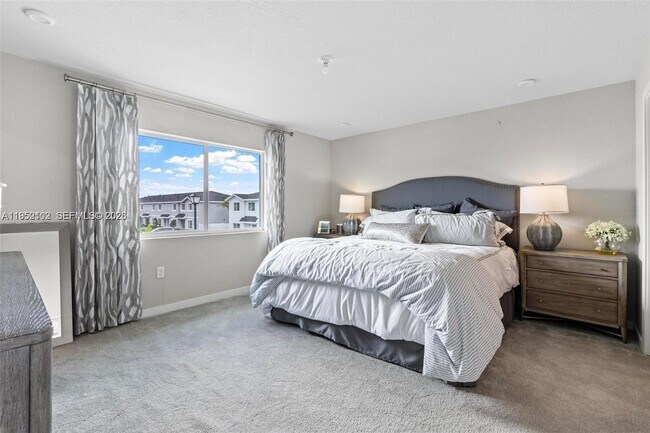 Building Photo - 436 10th Ct