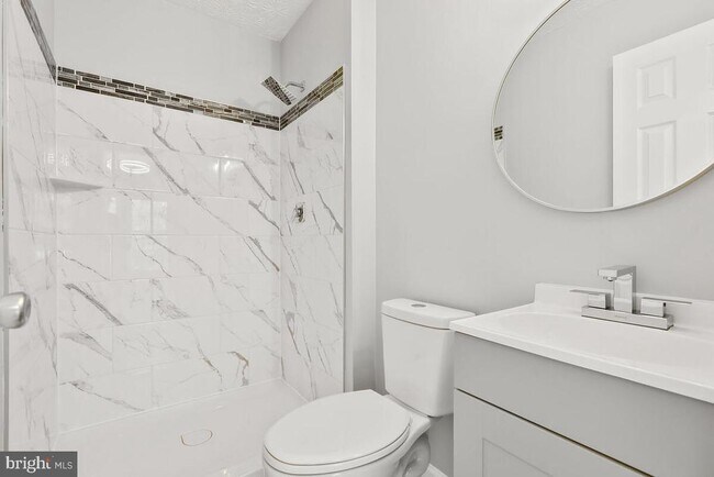 Building Photo - 7802 Shallowbrook Ct