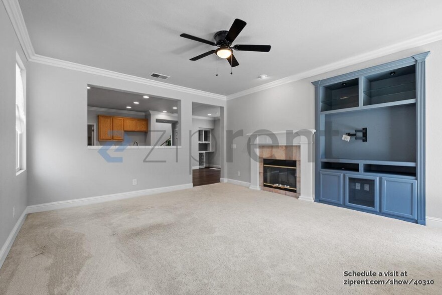 Building Photo - 2862 Safford Ave