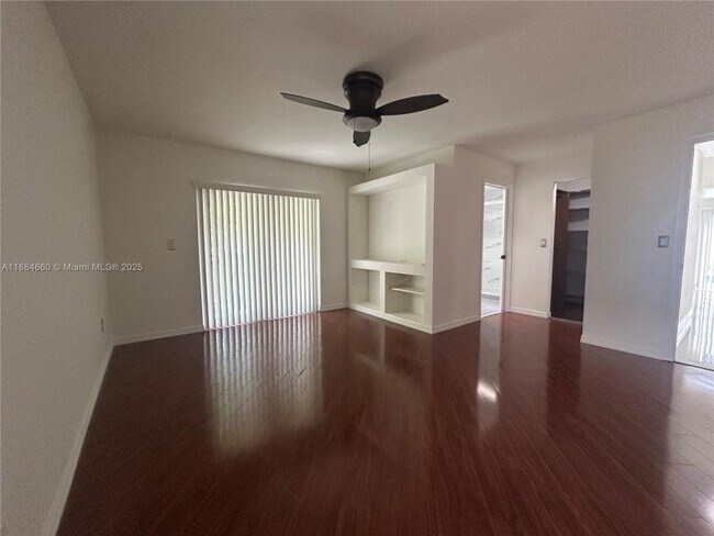 Building Photo - 3 bedroom in Miami FL 33179