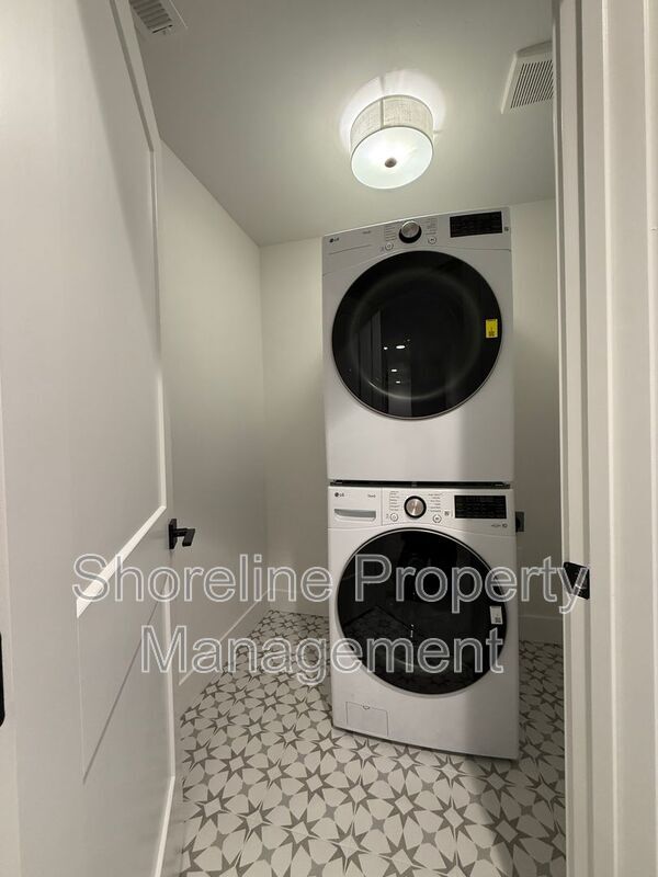 Building Photo - 2009 Freya Ct