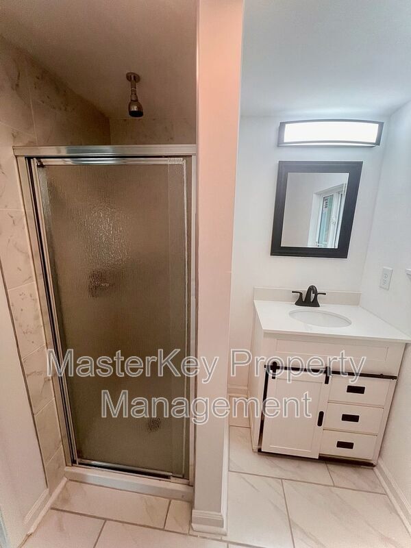 Building Photo - 713 Massey Ave