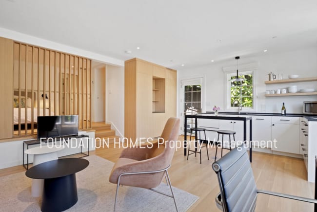 Building Photo - 215 Molino Ave