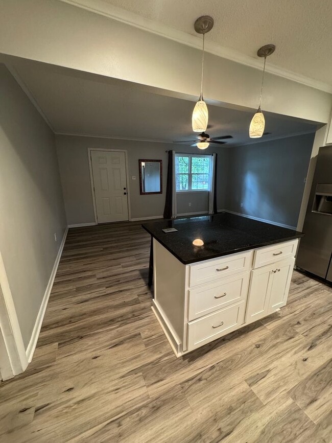 Building Photo - 2806 Hurricane Lake Rd