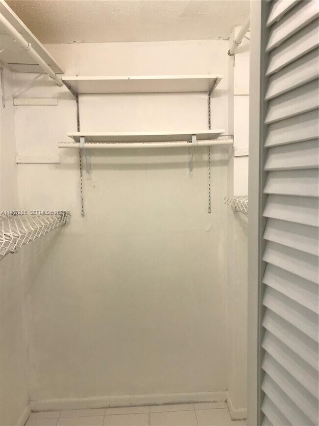 Building Photo - 1825 S Ocean Dr