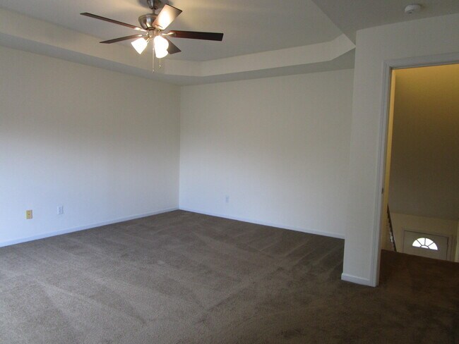 Building Photo - 5013 Roscoe Rdg