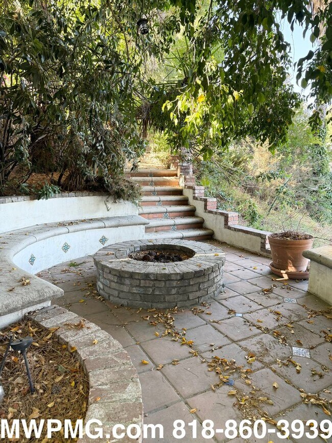 Building Photo - 4Bed 3Bath Woodland Hills home is an absol...