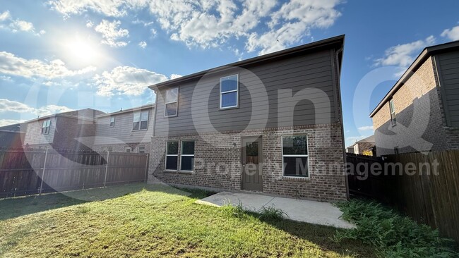 Building Photo - 426 Lake Erie Dr