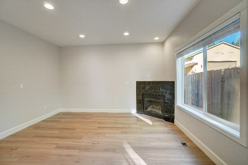 Building Photo - 7412 NE 58th Way