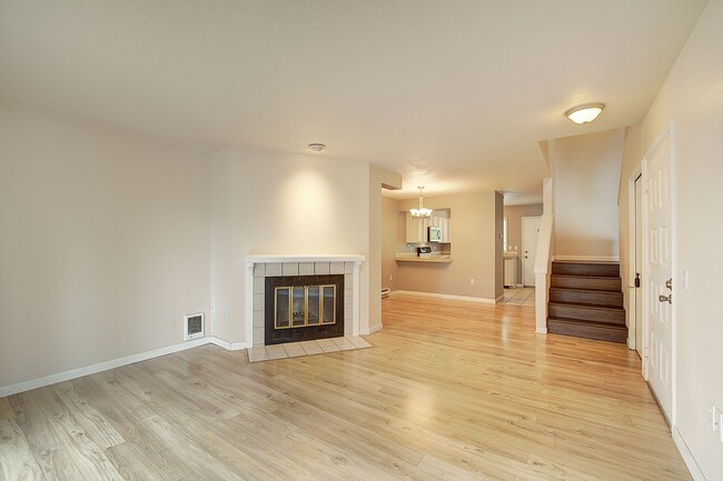 Building Photo - 2bd/2.5ba Woodinville Townhome