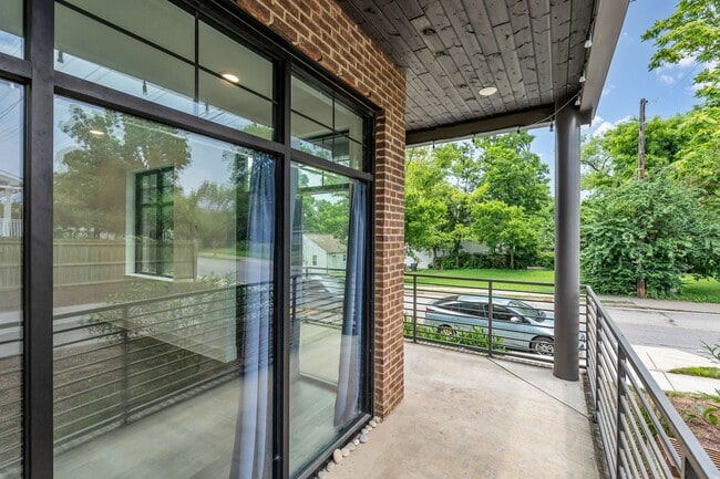 Building Photo - 1403 Martin St