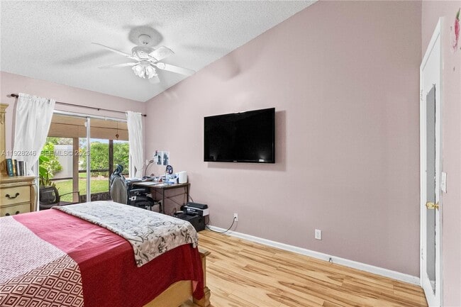 Building Photo - 7464 Pinewalk Dr S