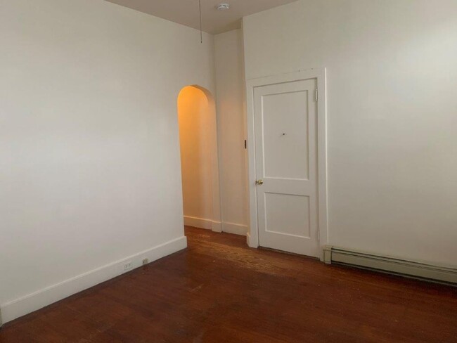 Building Photo - 1st Floor 1 Story 1 Bedroom 1 Bathroom Apa...