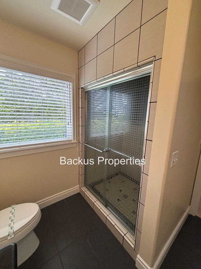 Building Photo - Stunning three bedroom home in picturesque...