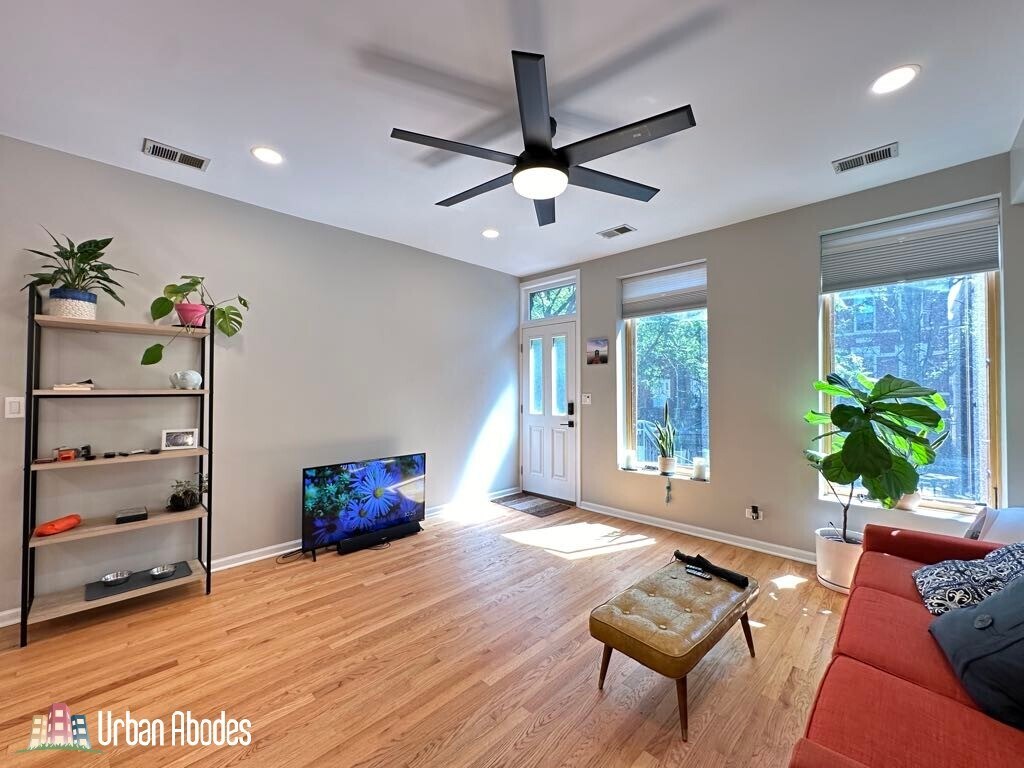 Building Photo - 1424 N Bosworth Ave