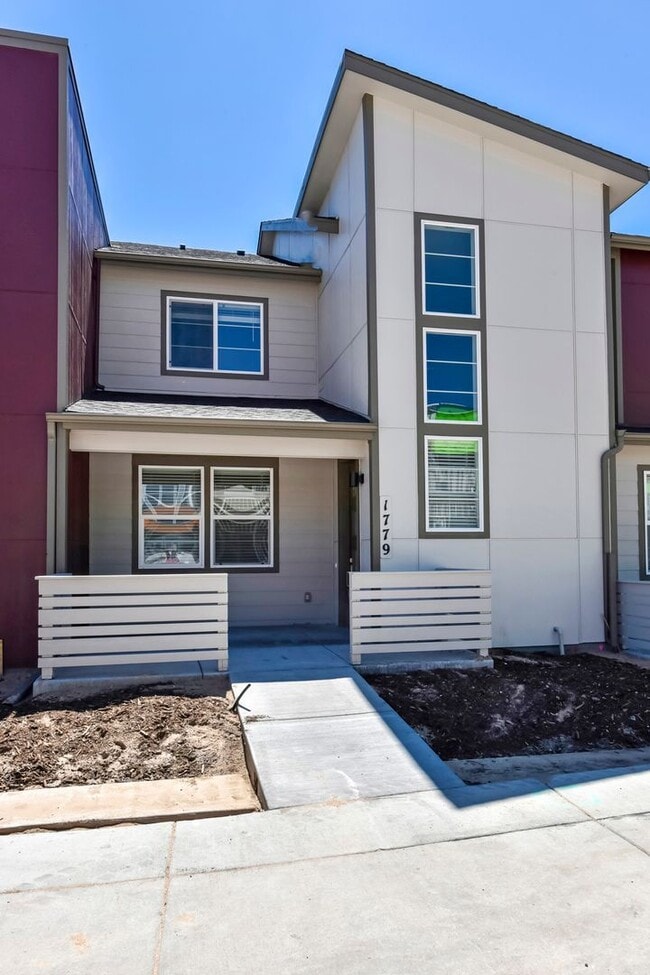 Building Photo - Contemporary Townhome in North CO Springs
