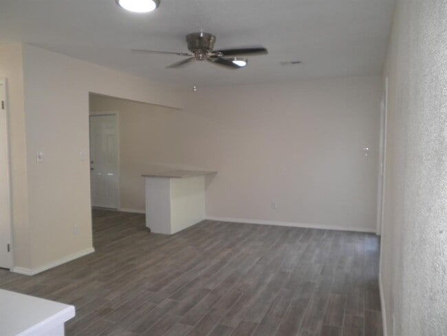 Building Photo - 1417 Oakcrest Ave