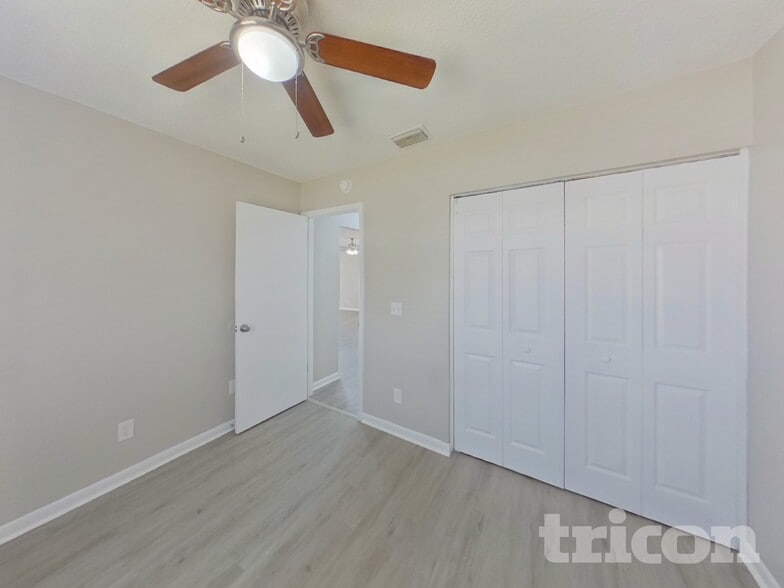 Building Photo - 309 Regal Park Dr