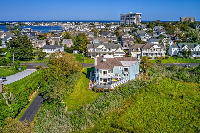 Building Photo - 30 Columbus Dr