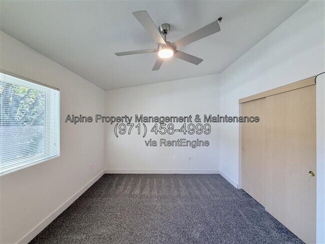 Building Photo - 10010 SW 125th Ave