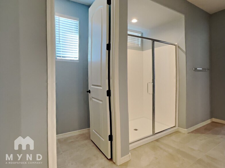 Building Photo - 24598 W Concorda Dr