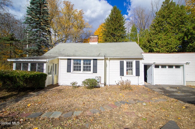 Building Photo - 183 Old Niskayuna Rd