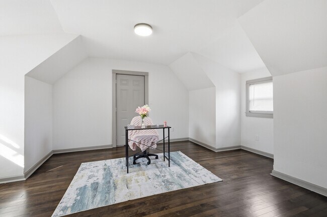 Building Photo - 1311 E 29th St