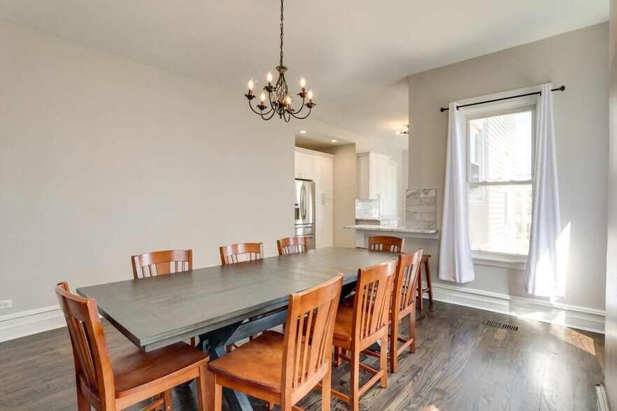 Building Photo - 113 S Mason Ave