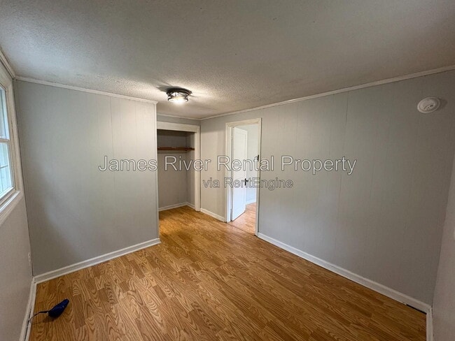 Building Photo - 1312 Laurel Ln