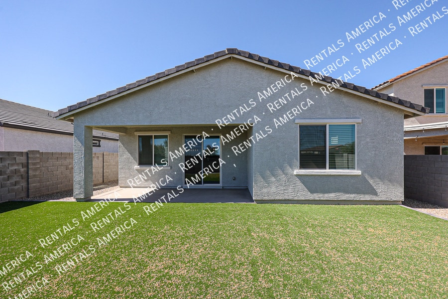 Building Photo - 17817 W Country Club Terrace