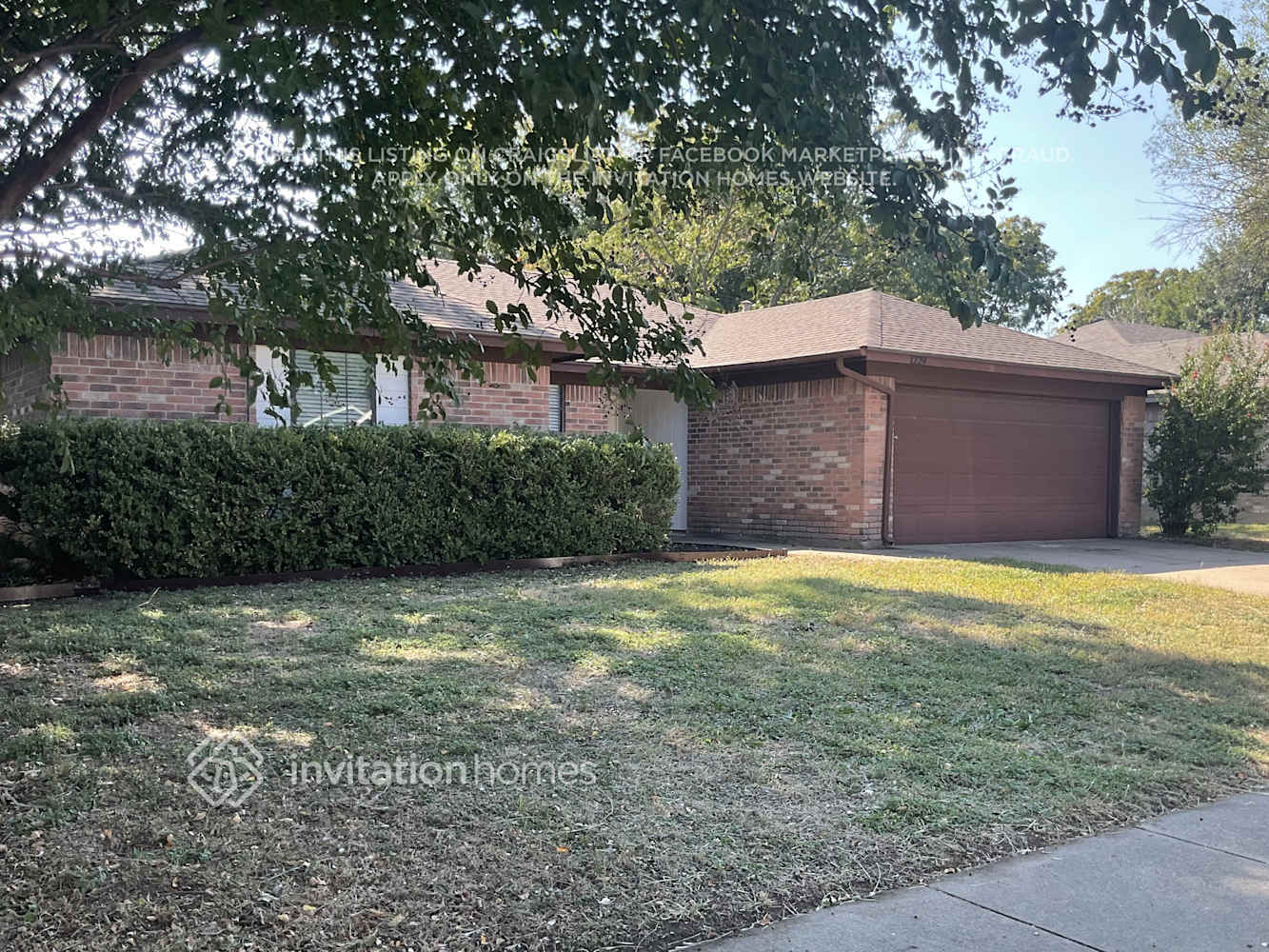 Building Photo - 1229 N Creek Dr