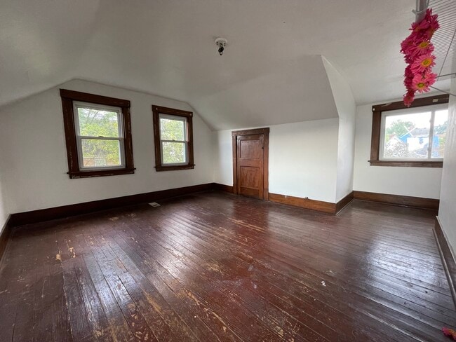 Building Photo - 517 Ridge Ave
