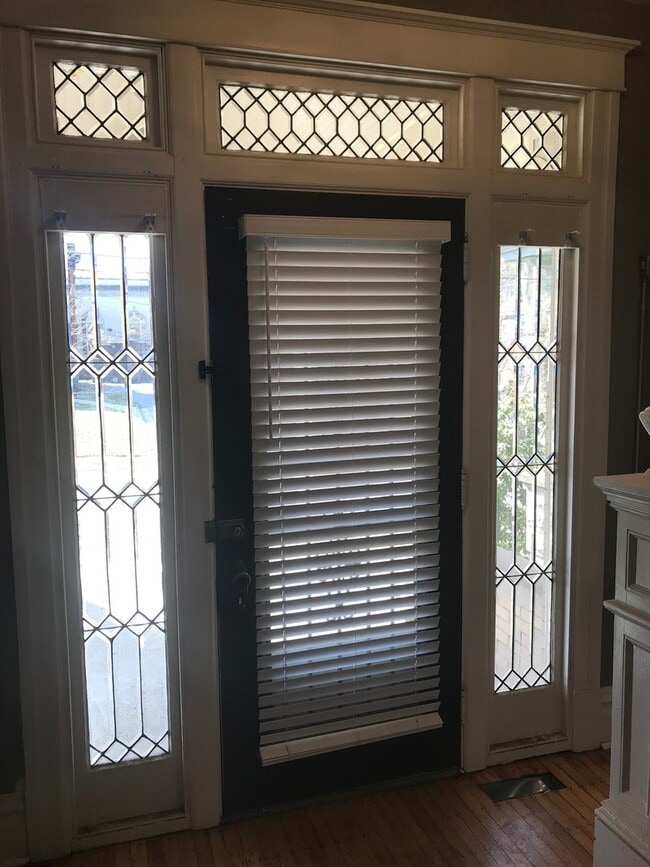 Building Photo - 825 S Braddock Ave