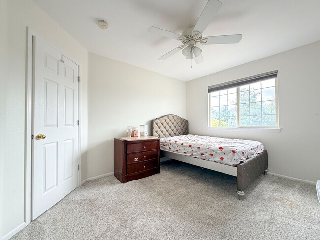 Building Photo - Beautiful, Spacious Home in Highlands Ranch
