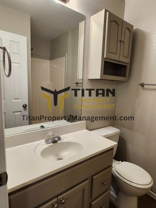 Building Photo - 2 bed/2 bath Apartment