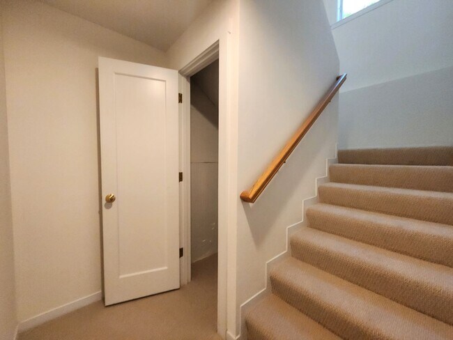 Building Photo - Charming Single Family Home in Downtown Palo Alto Available Now!