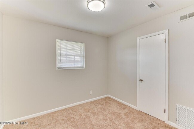 Building Photo - 1831 Cottonwood Dr