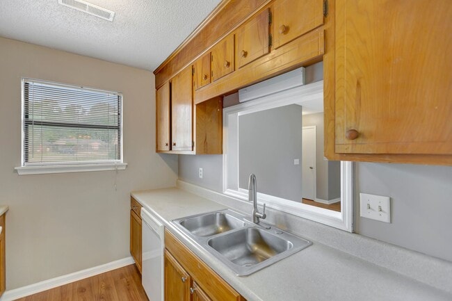 Building Photo - MOVE IN SPECIAL! Two Bedroom Pet-Friendly Unit in Gadsden Acres!