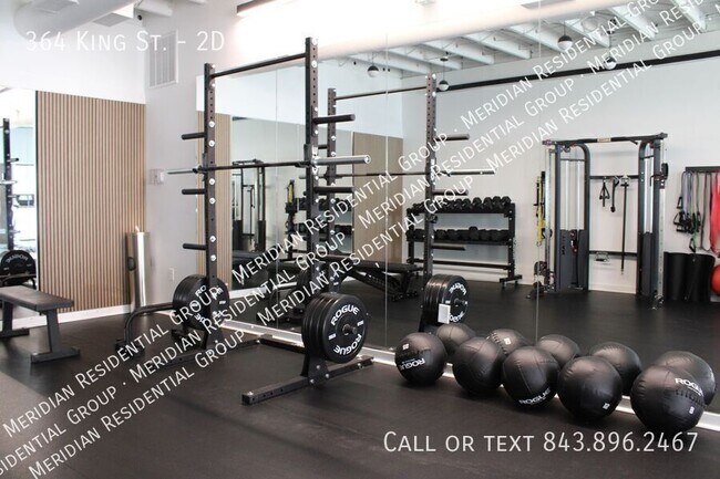 Building Photo - 364 King St