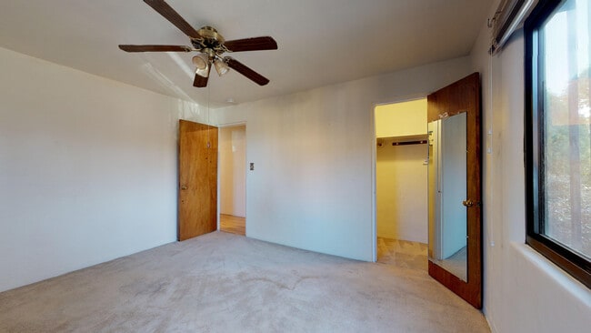 Building Photo - UPTOWN 3/BD 2/BA 1/CP WORKSHOP