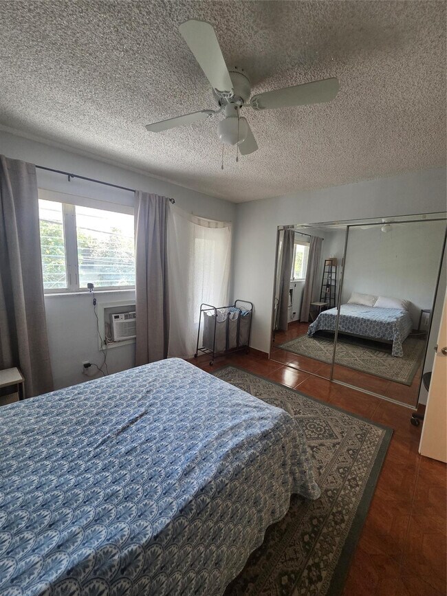 Building Photo - 2000 NE 51st Ct