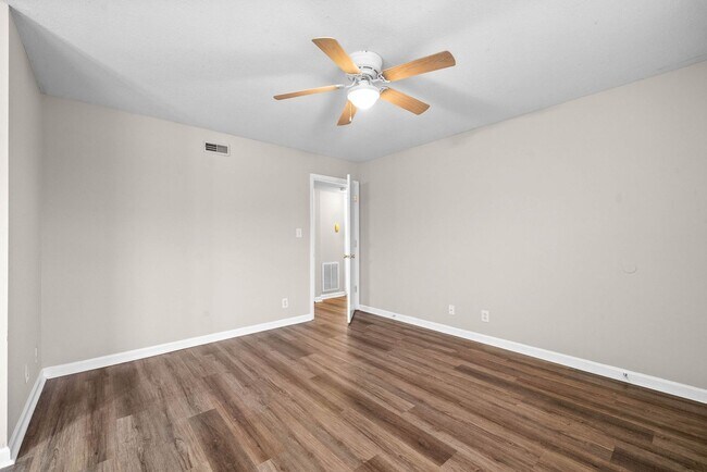 Building Photo - Northeast Dr -3884